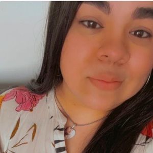 Meet your Posher, Elissa